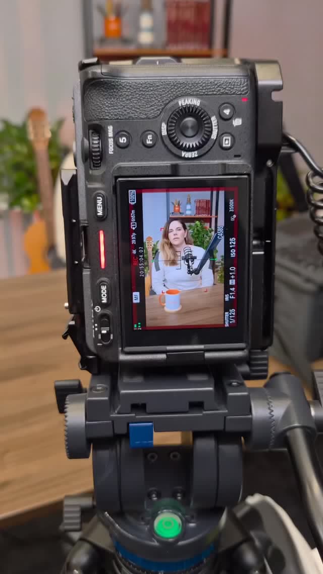 Câmera gravando a gerente de produto da Zoetis